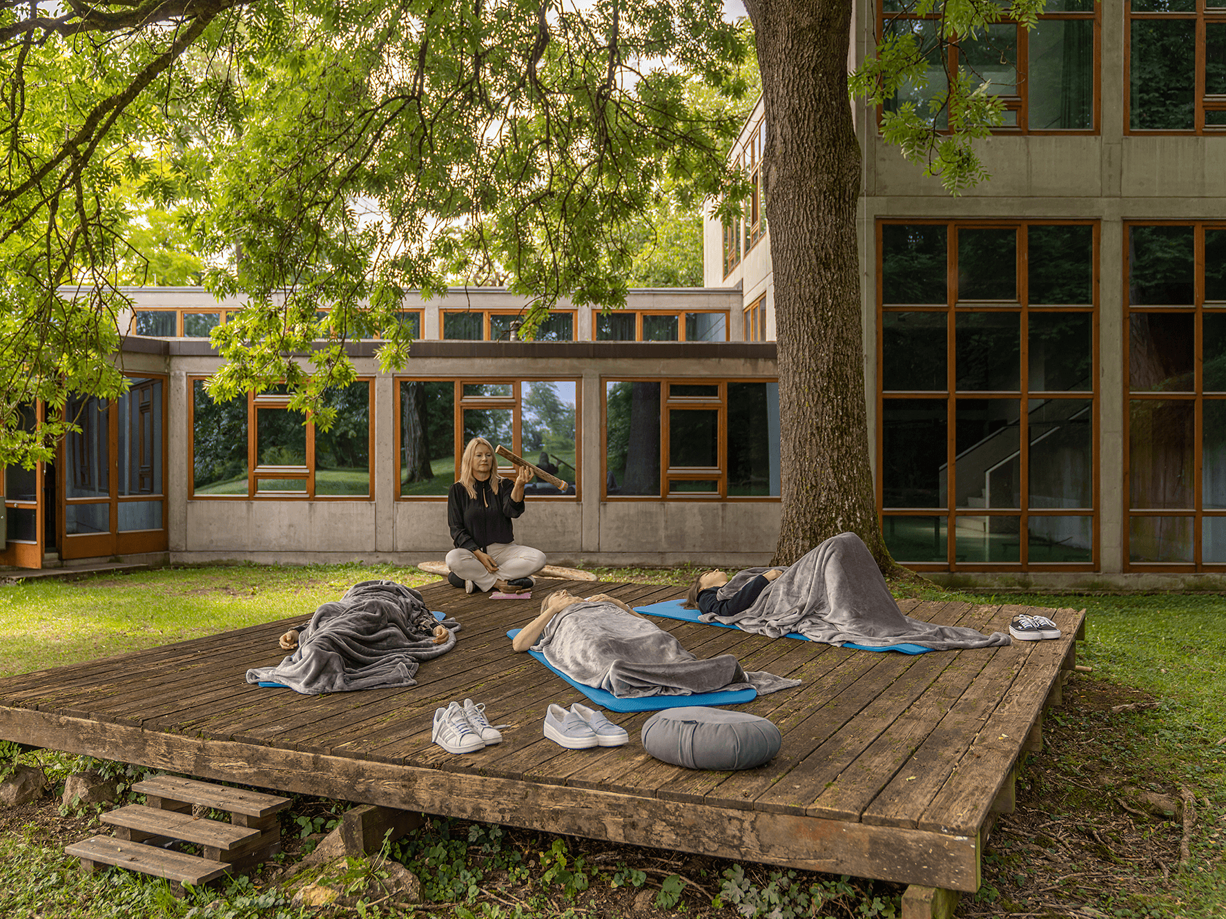 Autogenes Training im Garten der HfG Ulm